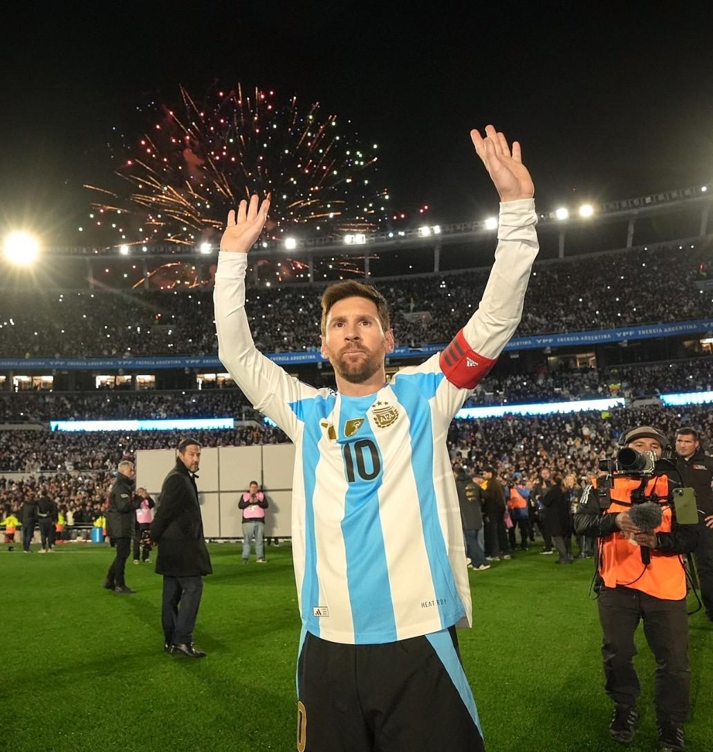 球并送出, 厄瓜多尔v 球并送出, 厄瓜多尔v