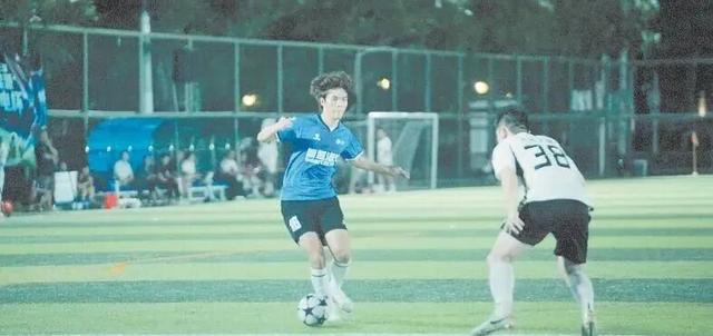 南足球人的, 尽管工作生, 区湖南人足