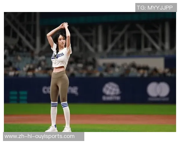 影后全钟瑞，受邀参与高尔夫活动，紧身裤晒美臀，圆又翘像山丘